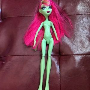 Venus McFlytrap Ghoul Spirit doll